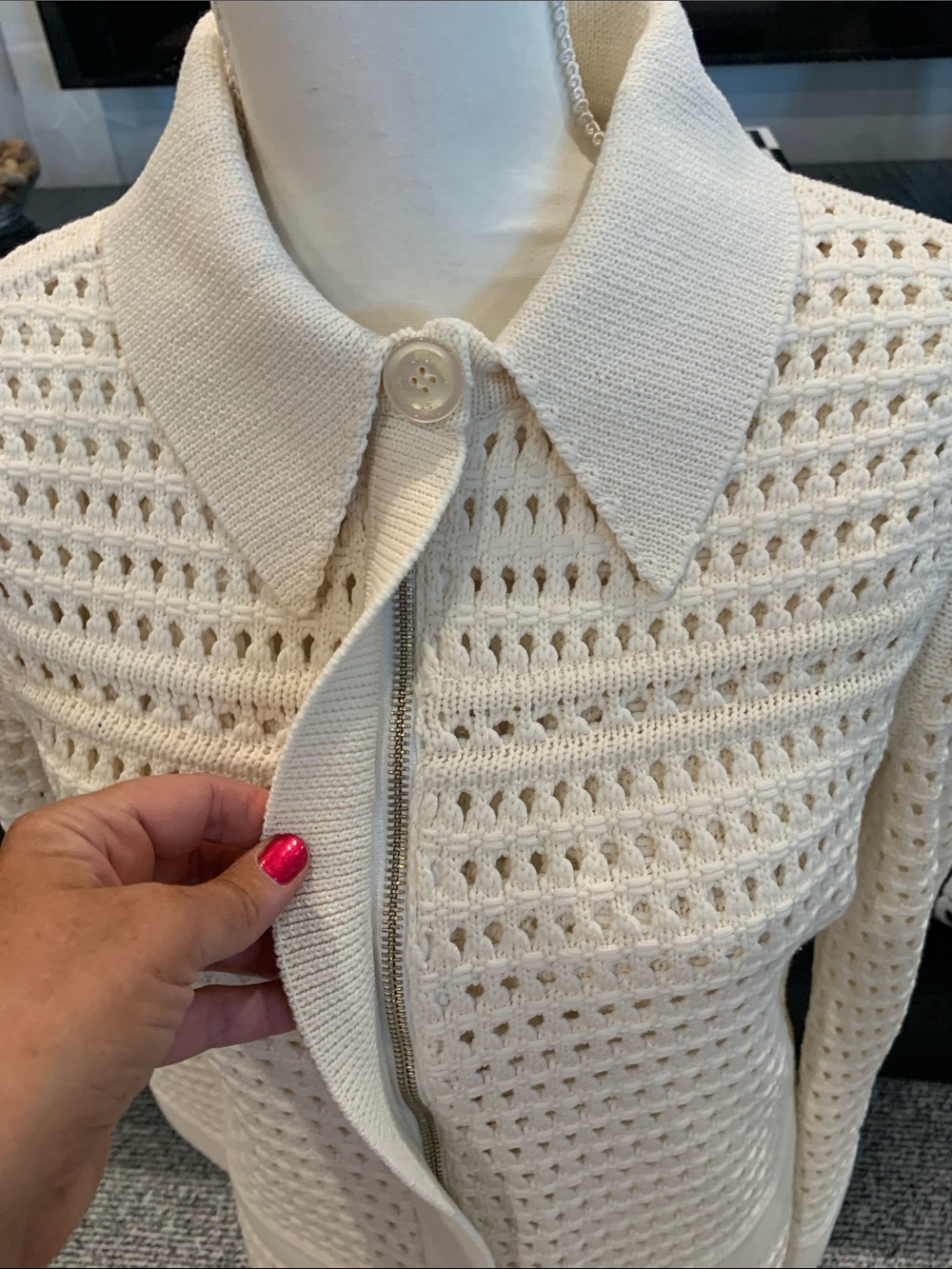 St. John Cream Openwork Crochet Set w slip. Size 8. Worn once - Picture 4 of 11